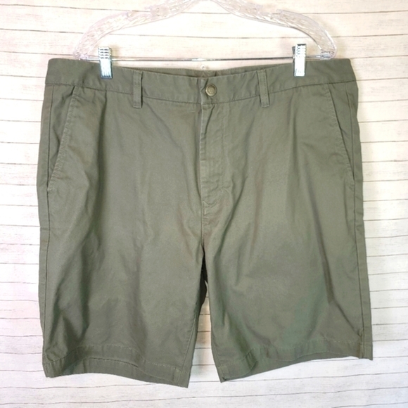 BONOBOS OLIVE GREEN 9 INCH INSEAM KHAKI SHORTS, SZ 40 - Picture 1 of 8